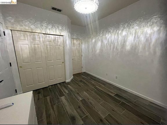5th image of 1089 Somersby Way Unit B