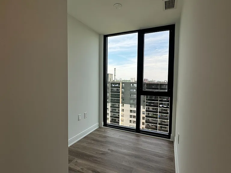 86 Dundas St E #1114 — Photo 4