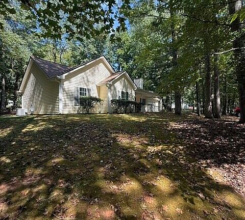 2nd image of 255 Lakeside Dr
