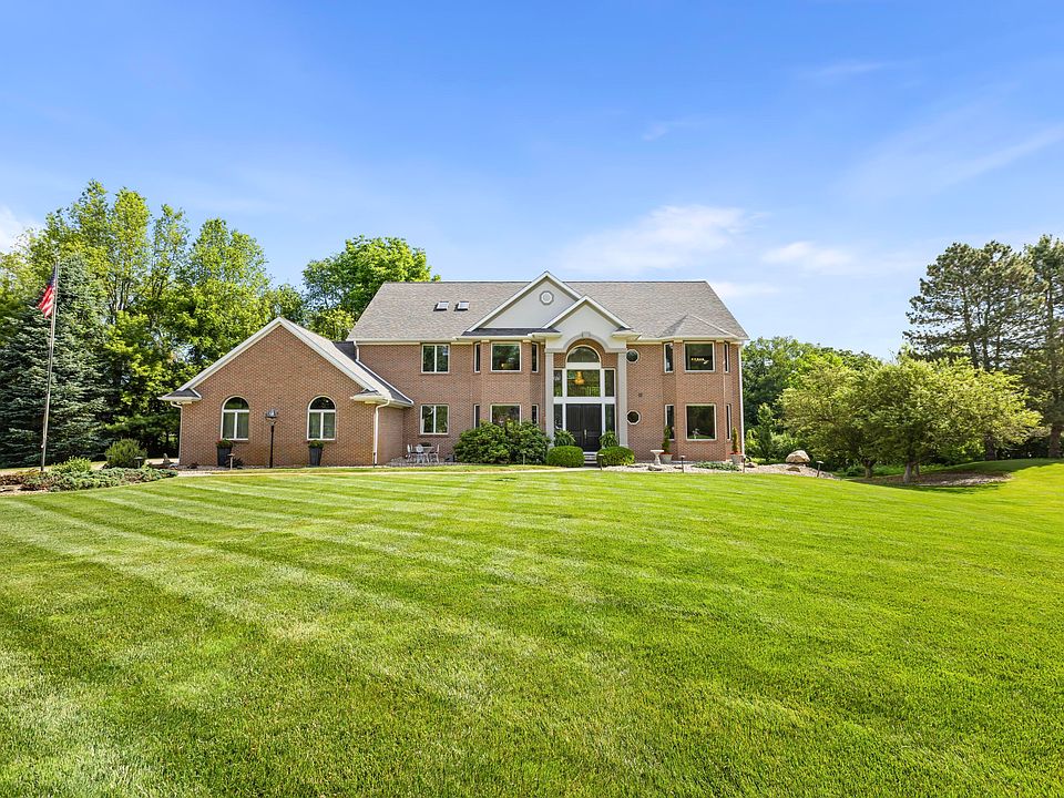 1st image of 120 Castleridge Dr