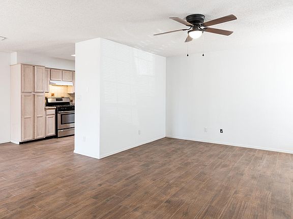 3rd image of 418 N Resler Dr