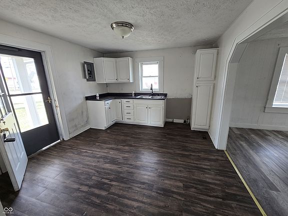 2nd image of 2301 S 19th St