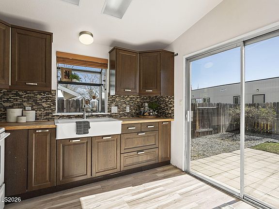 4th image of 6290 Chesterfield Ln