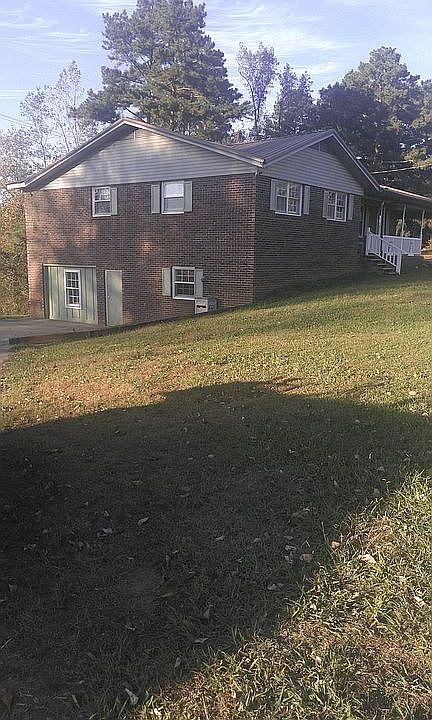 2bd 1ba apart.in half baseme
