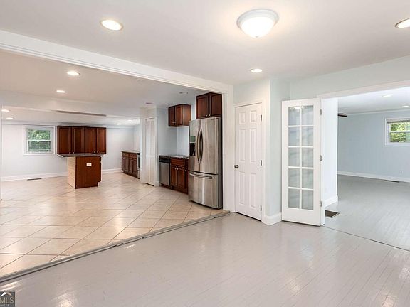 5th image of 248 Rear Arch St