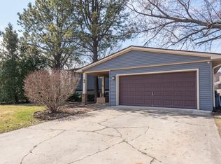 711 S 8th St, St Charles, IL 60174