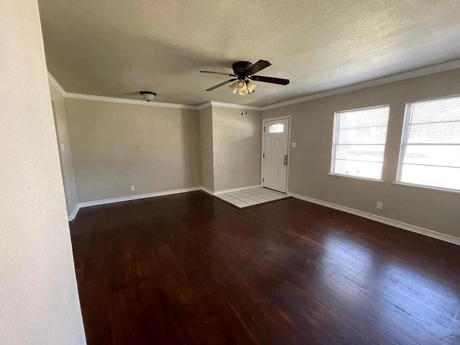3 bed, 1194 sqft, $1,875 — Photo 3