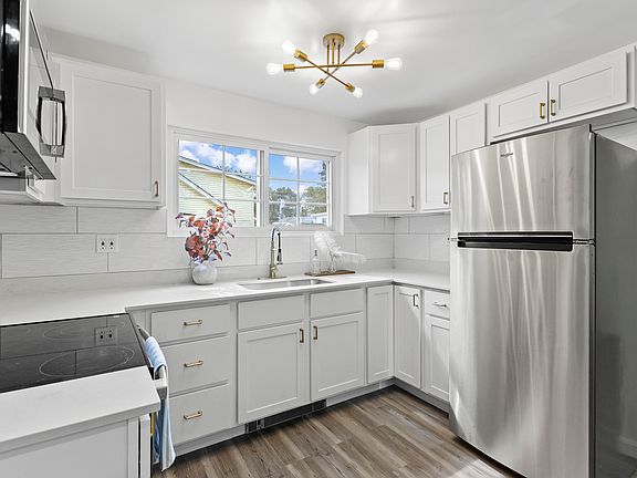 5th image of 25 Lowell Rd