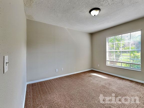 4th image of 1807 N Waterman Dr