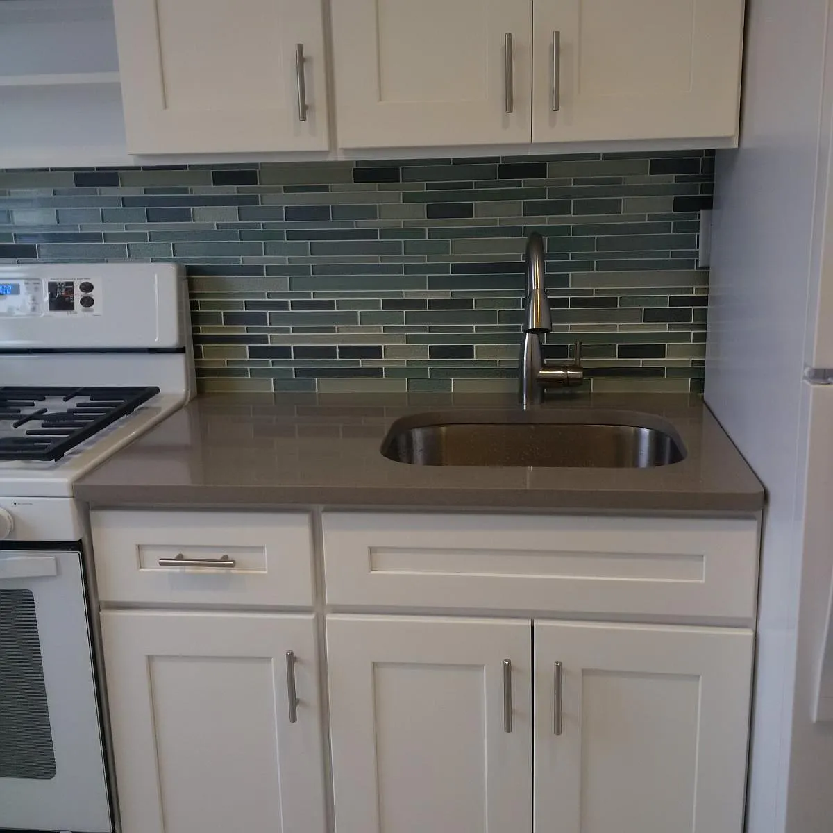 Building Photo - 148 Vanderburgh Ave #2