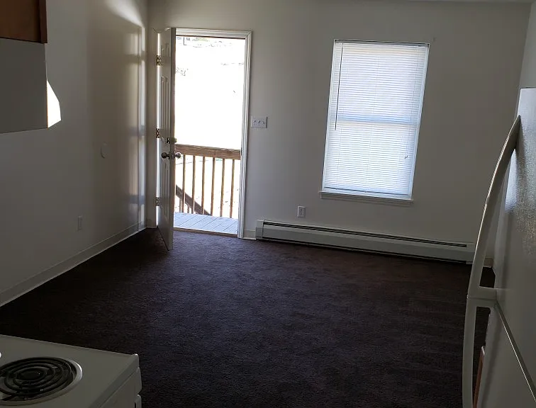 1369 Locust Ave — Photo 5