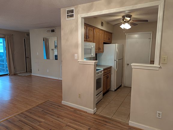 Dining/kitchen area