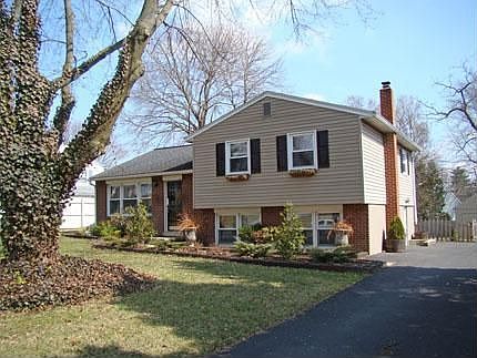 37 Fresh Meadow Dr