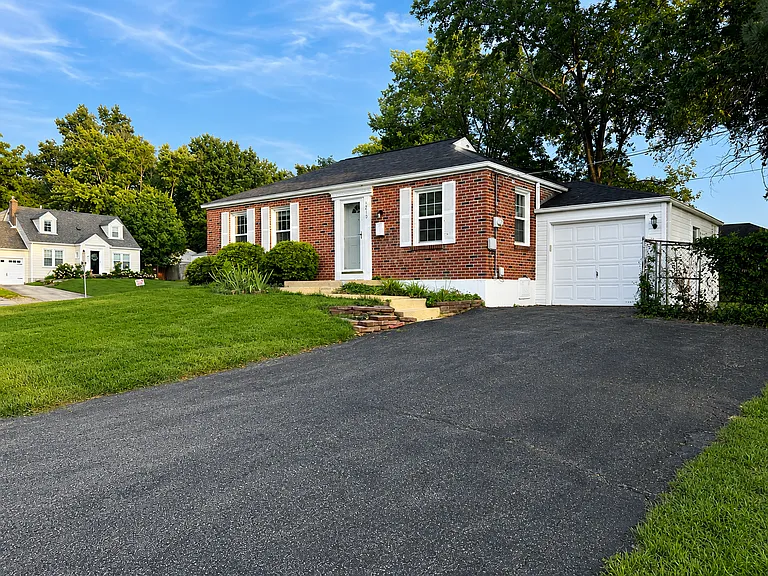 1219 N Geyer Rd — Photo 3