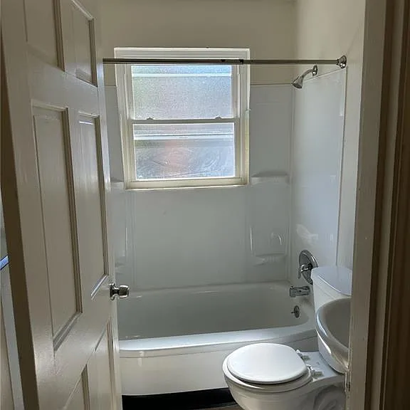 102 E Norman Ave — Photo 2