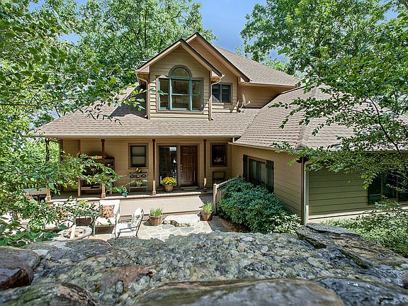 3rd image of 10 Woody Ln