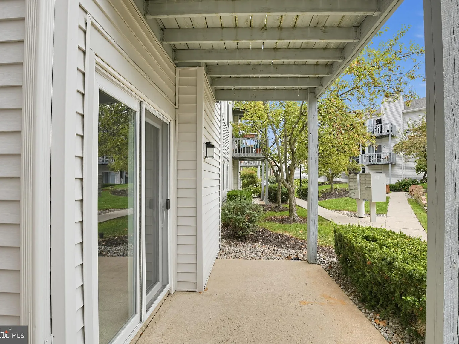 1 bed, 1.0 bath, 654 sqft, $1,750 — Photo 2