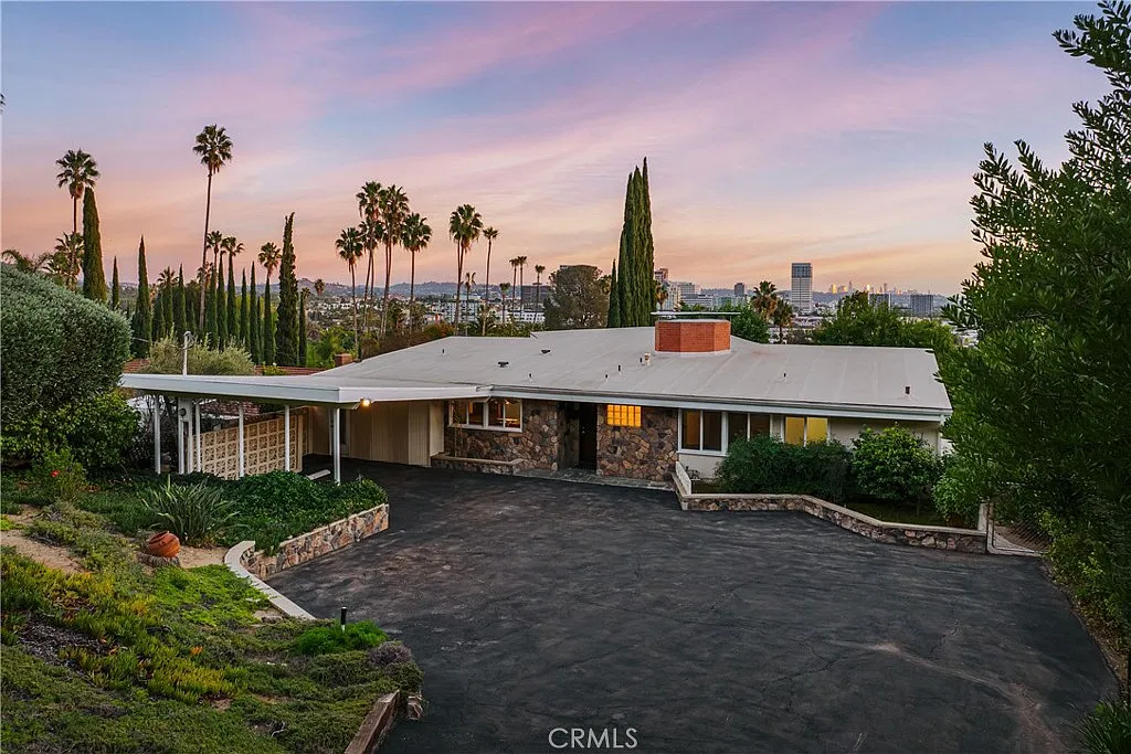 4 bed, 3217 sqft, $8,500 — Photo 1