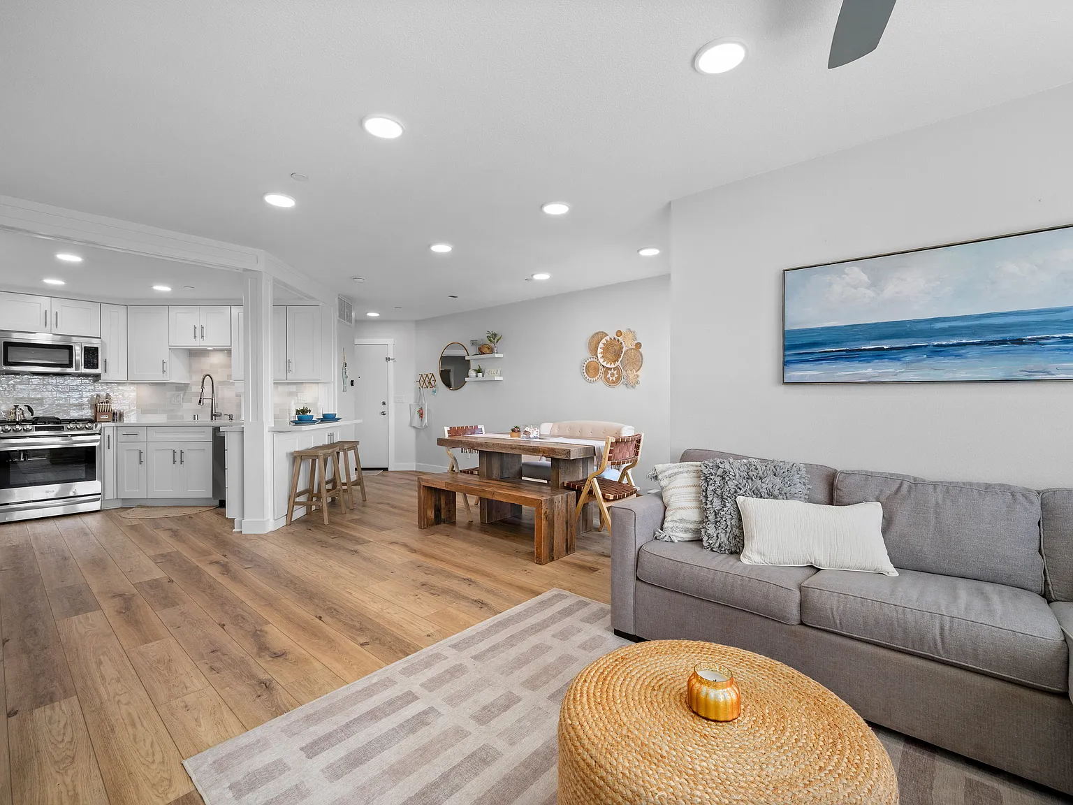 2 bed, 877 sqft, $5,800 — Photo 4