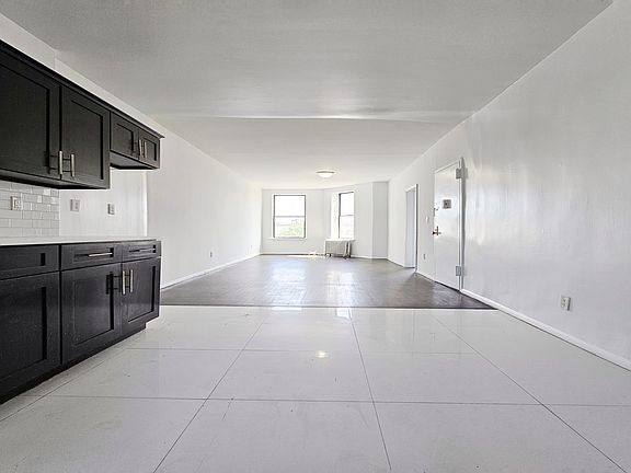 2nd image of 927 Putnam Ave APT 2f
