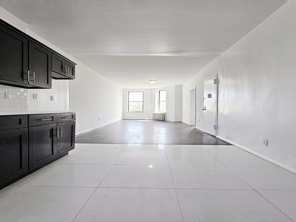 1st image of 927 Putnam Ave APT 4r