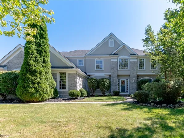 1240 Arlet Ct, Broadview Heights, OH 44147