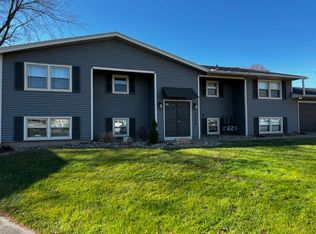 2420 Shaker Ct #4, Bettendorf, IA