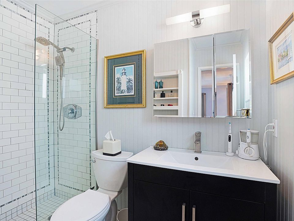 1st image of 1016 SE 22nd Avenue