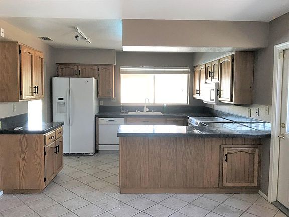 3rd image of 7327 S Willow Dr