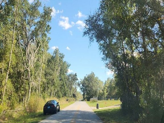 Exterior Neighborhood (street photo)