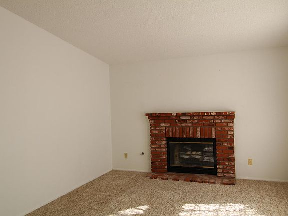 3rd image of 1559 Astoria Ave