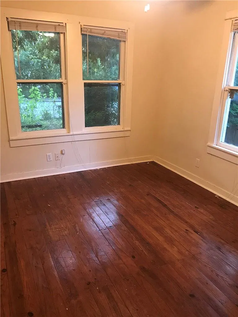 6 bed, 2.0 bath, 1152 sqft, $2,400 — Photo 4