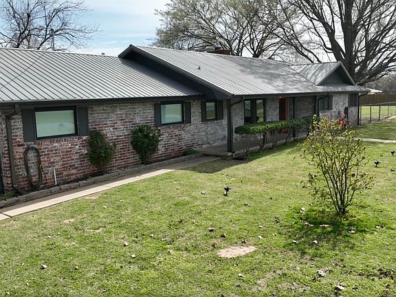 2nd image of 202 Warren Rd