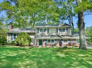 354 Drake Rd, Wyckoff, NJ 07481