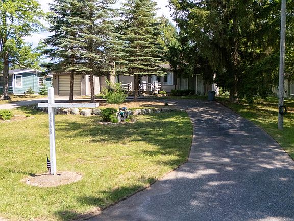 2nd image of 1868 Grouse Ln