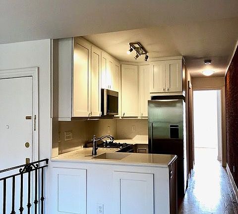 4th image of 717 Washington St #7