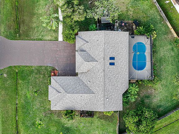5th image of 715 SE Ablett Lane