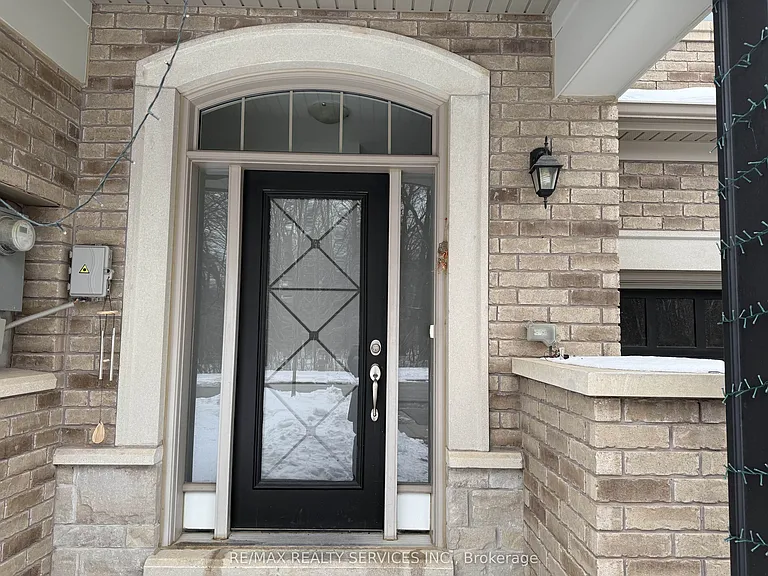 29 Lady Evelyn Cres — Photo 2
