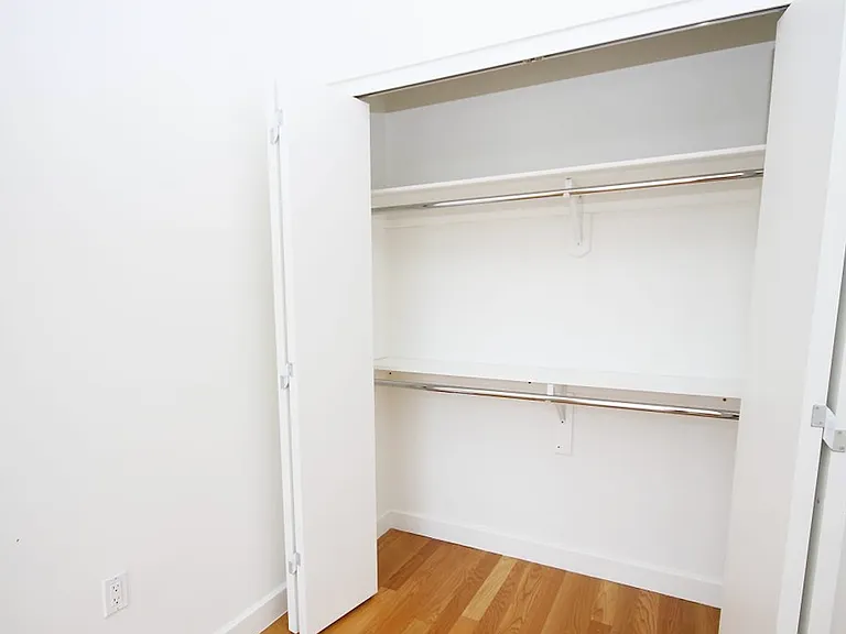 1124 31st Ave #5D — Photo 7