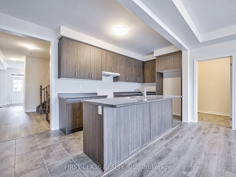 61 Kenneth Rogers Cres — Photo 12