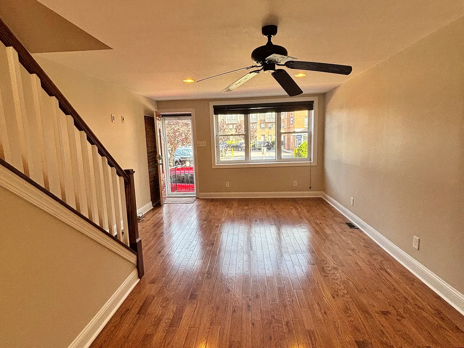 2 bed, 1060 sqft, $2,000 — Photo 4
