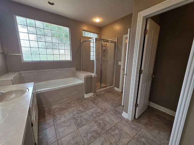 302 Cross Creek Dr — Photo 12