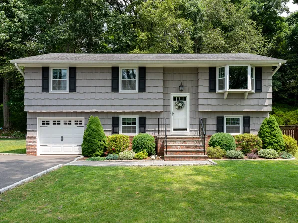 147 Woodridge Drive South, Stamford, CT 06902