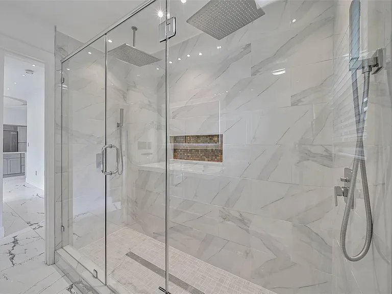 2206 Saxon Dr — Photo 34