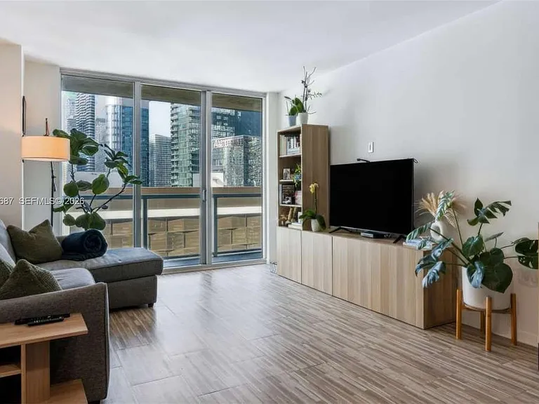 55 SE 6th St #1506 — Photo 9