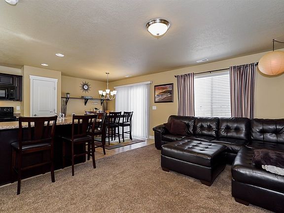 3rd image of 2424 N Wellington Dr