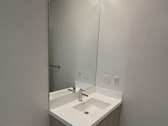 5th image of 400 King St W #1126