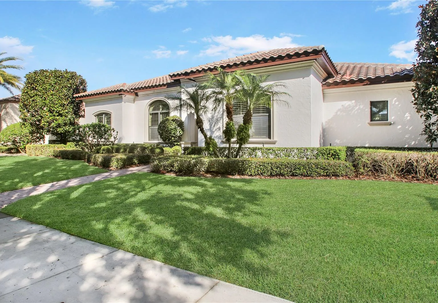 4 bed, 2817 sqft, $6,990 — Photo 3