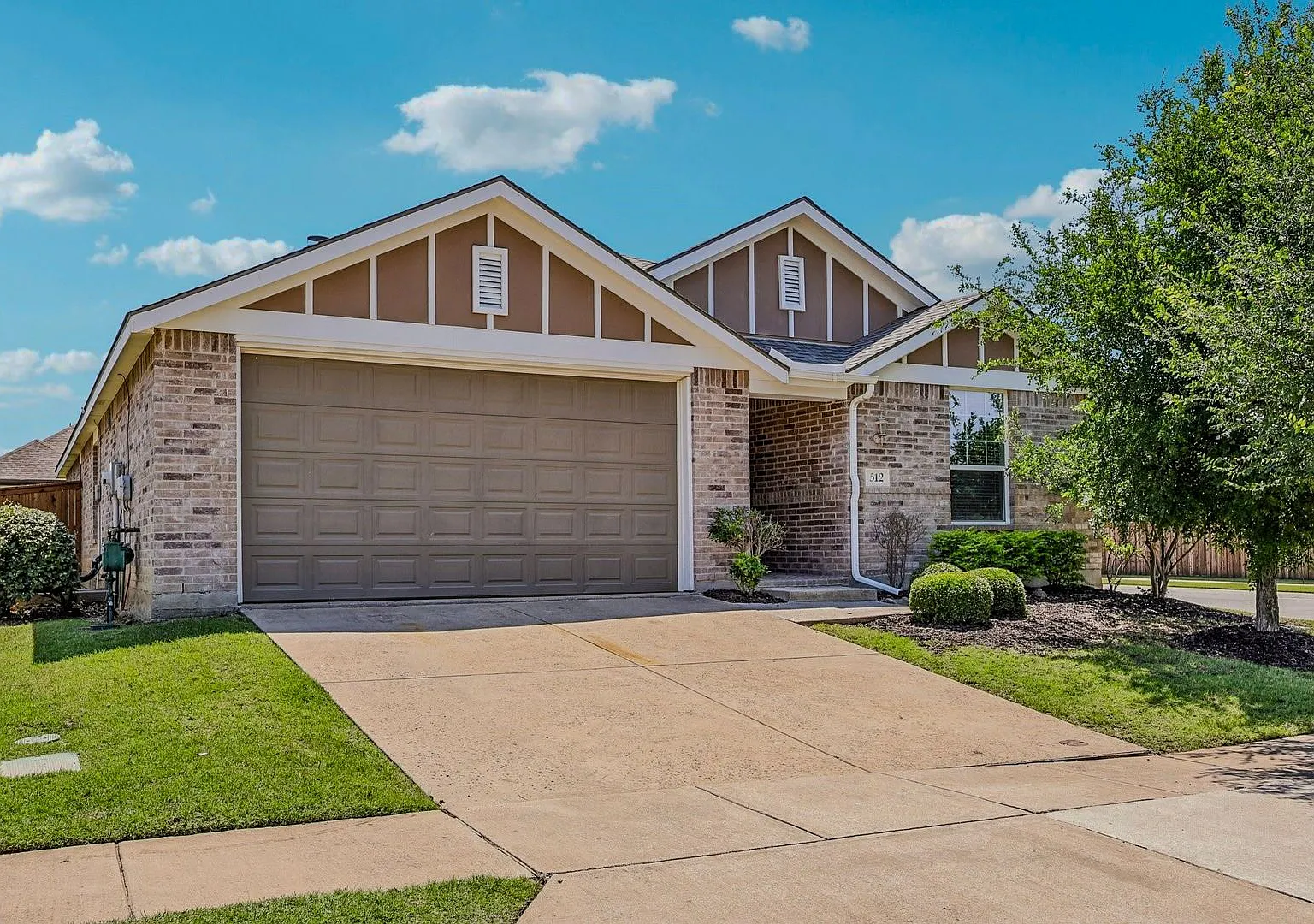 Exquisite 4-Bedroom Home in the Prestigious Light Farms Neighborhood — Photo 2