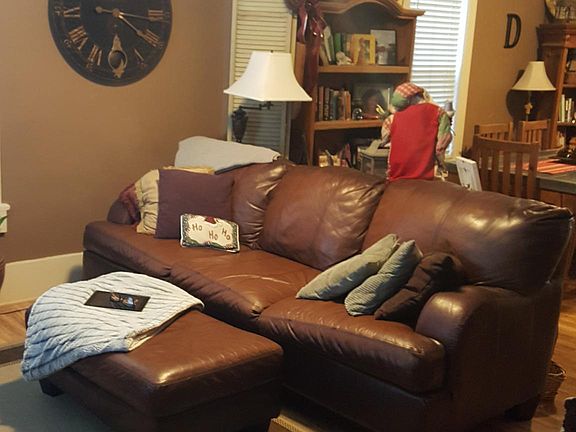 Cozy, warm living room/ dining room